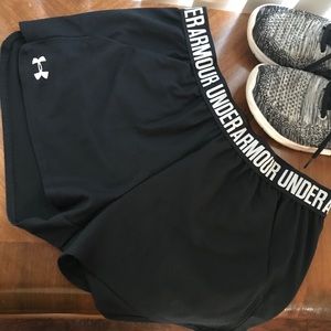 Under Armour | Loose Fit Shorts